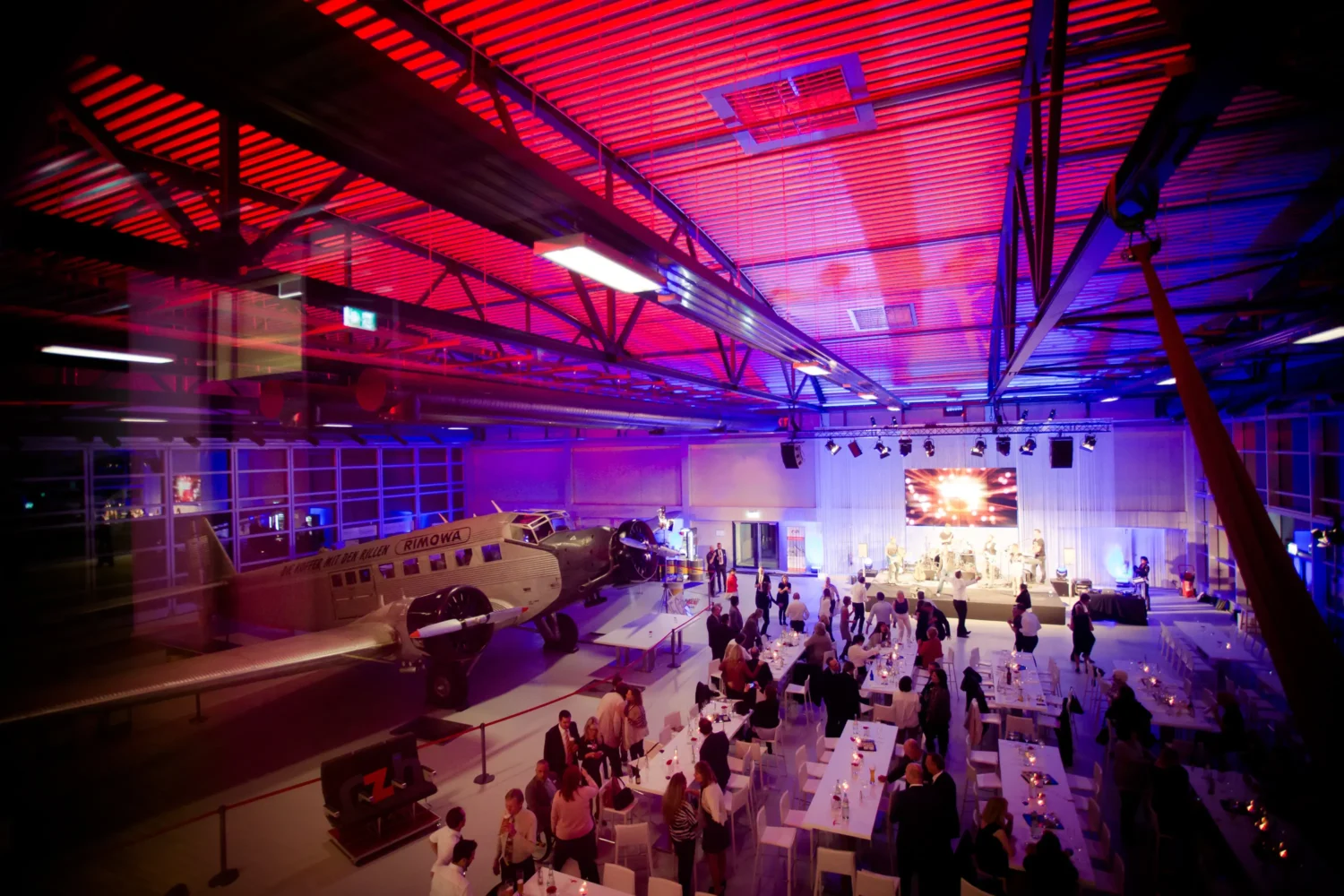 Jubiläum 50 Jahre RZH, Flughalle, Feier