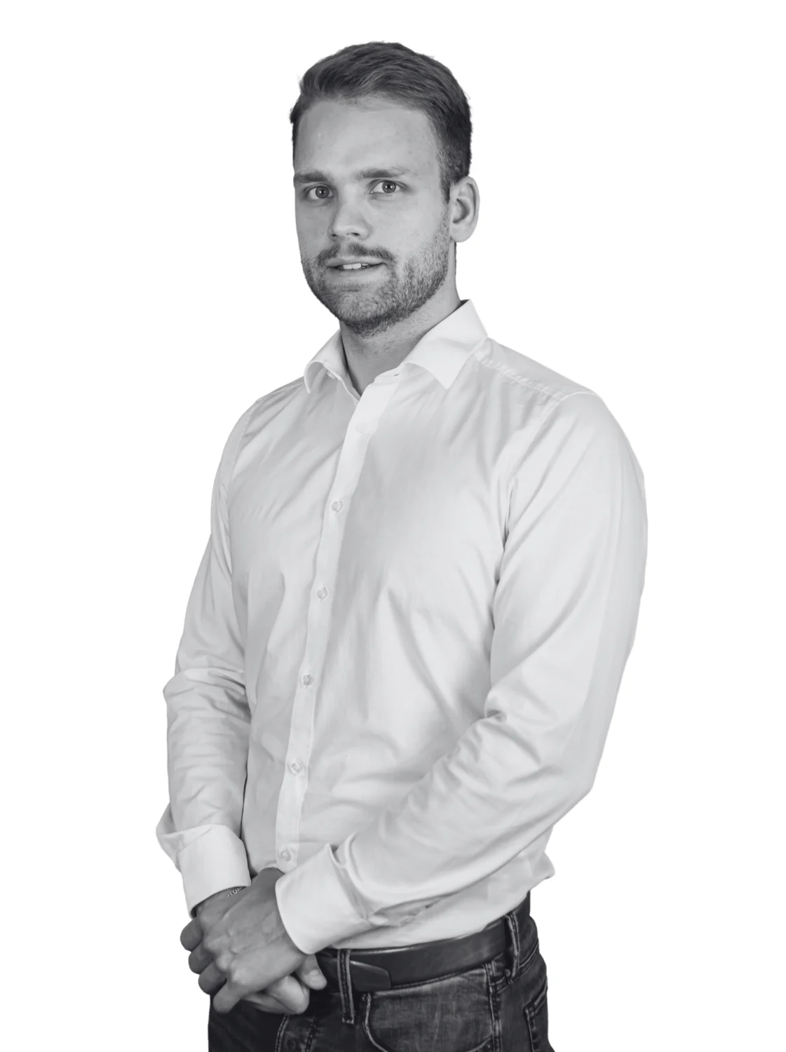 Actionfoto desselben Mitarbeiters der eine Drohne fliegt